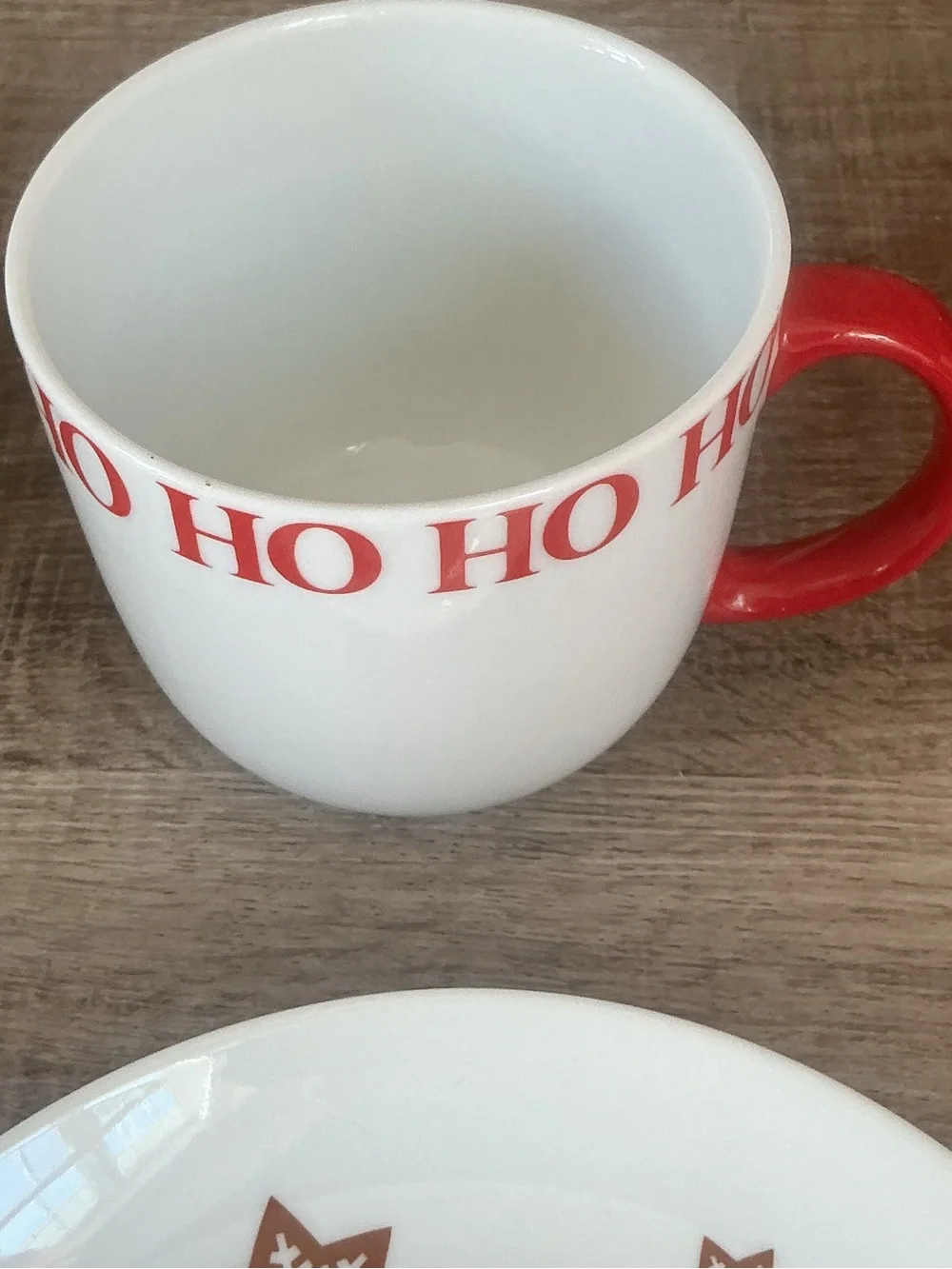 Crate & Barrel Ice Skating Gingerbread Man Holiday Set – 6 Plates 3 Mugs